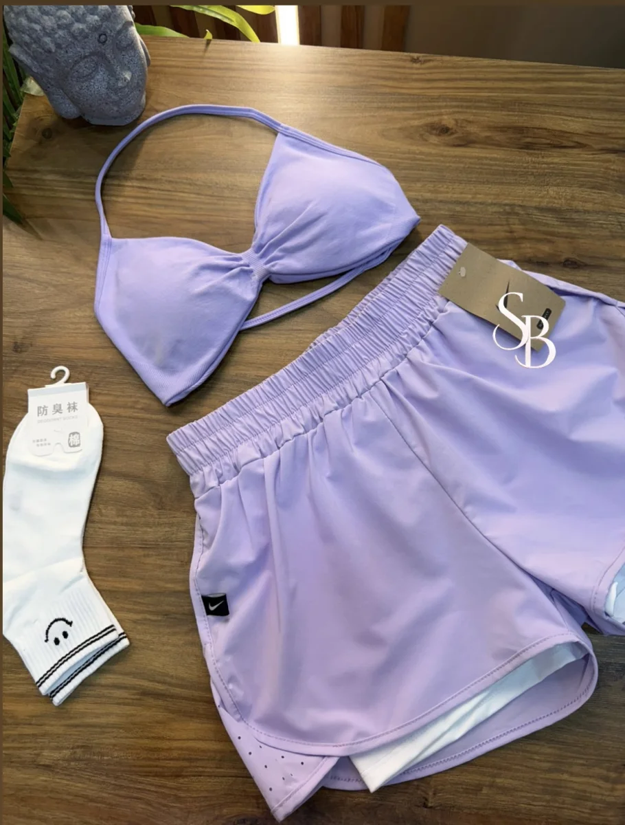 Conjunto deportivo lila